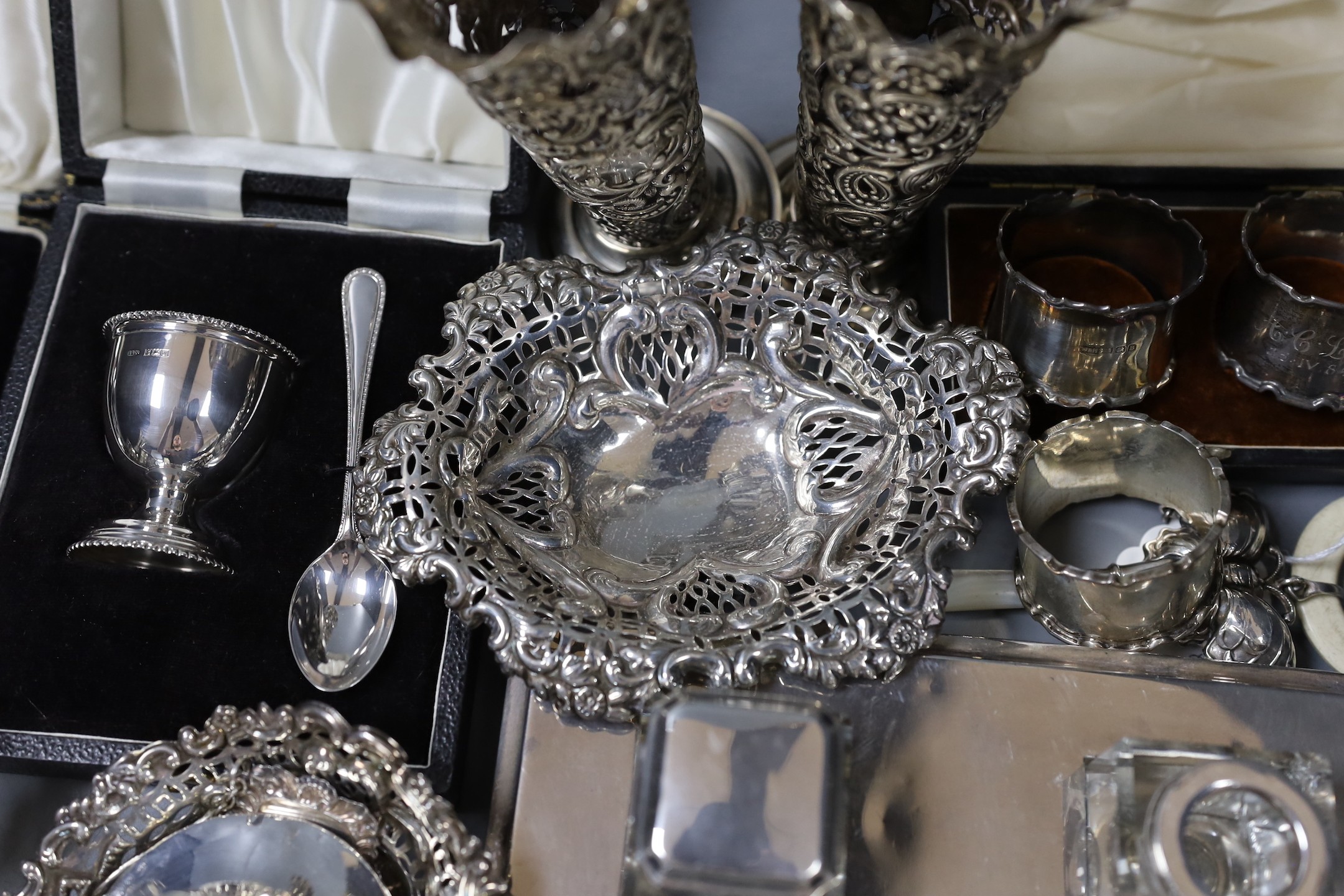 Assorted silver items including an Edwardian inkstand, Birmingham, 1902, 20.5cm, two silver bonbon dishes, cased teaspoons, cased christening duo, cased napkin rings, pair of pierced silver serving spoons, three napkin r